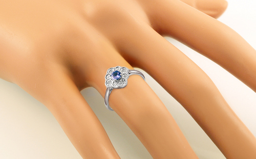 Tanzanitový prsteň 0,240 ct s diamantmi - IZBR309A - na modelke