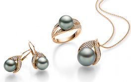 Zlatá súprava prsteň, prívesok a náušnice s perlami