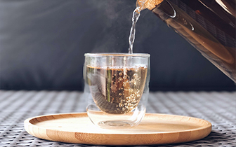 Viete, ako vyzerajú čajové rituály a vo svete? V Japonsku môžete ochutnať dokonca aj čaj zo zlata.